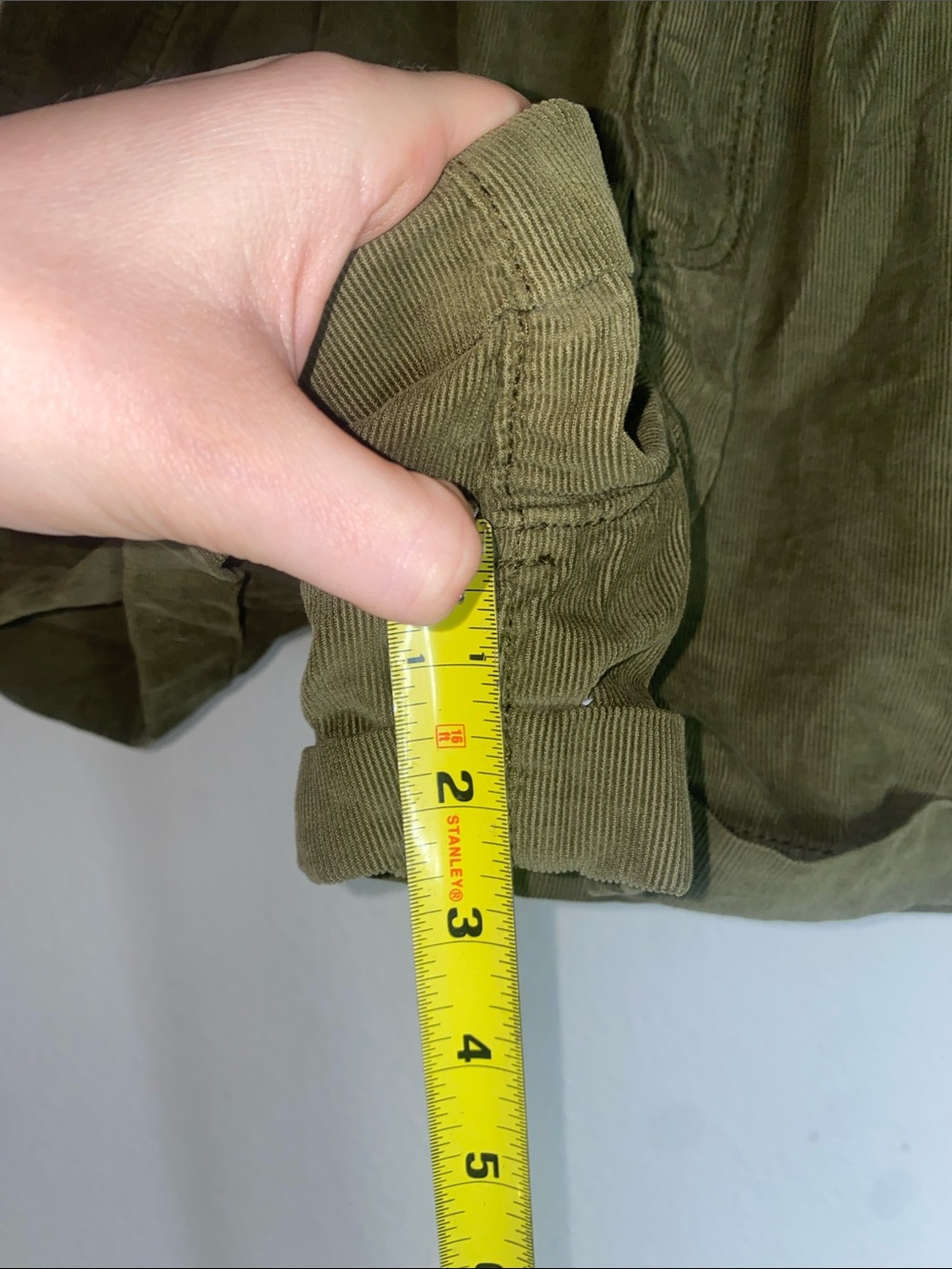💋 Olive green American Eagle cuffed corduroy shorts with pleated front! - Picture 7 of 8